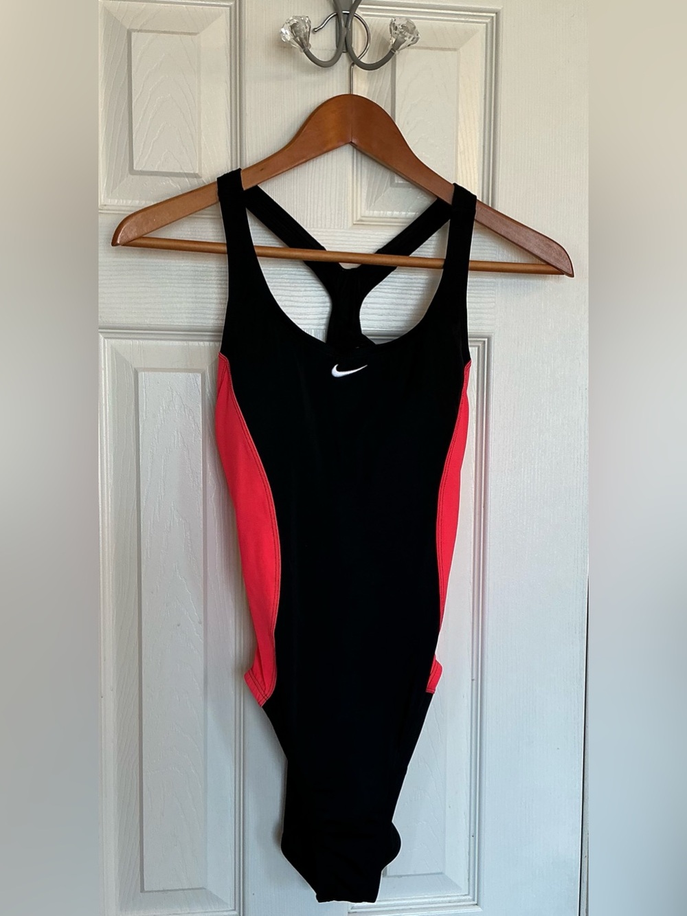 Nike Women Surge Powerback Racerback Athletic Black/Crimson Swimsuit Size Medium
